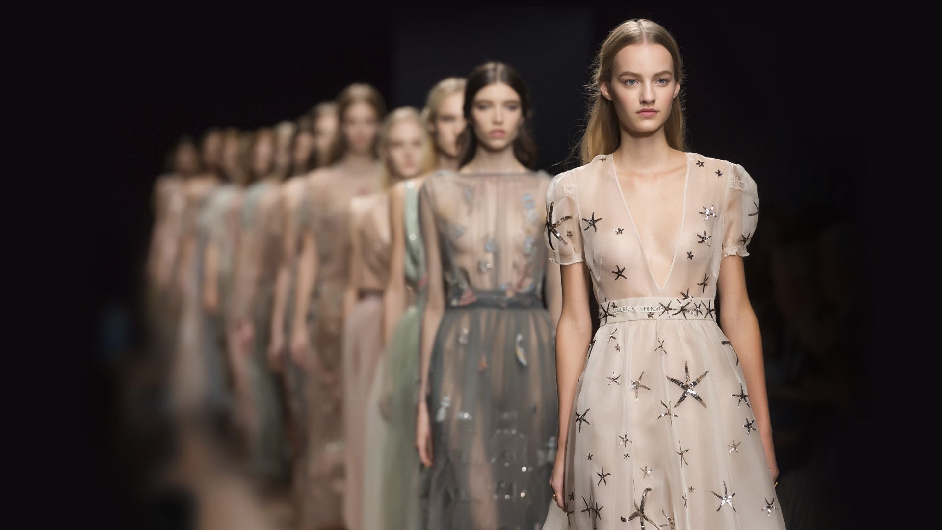 服裝設計師DNA:華倫天奴，黑與白_時尚_網